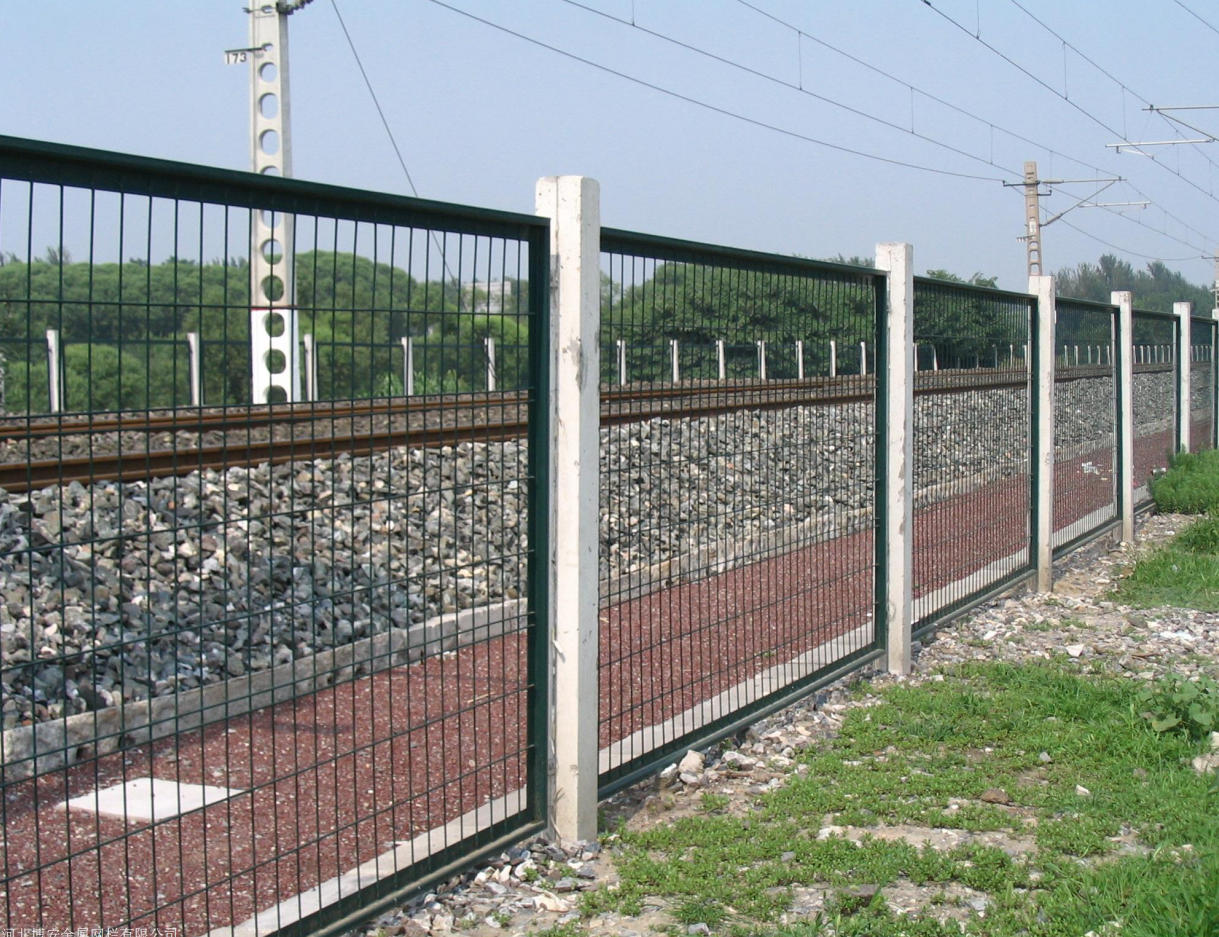 China field factory welded frame highway guardfence